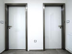 Interiérové dveře a obložková zárubeň, Dveře Standard A1 , dveře HPL bílá vysoký lesk, zárubně kovolaminá nerez, Klika MaT Entero nerez