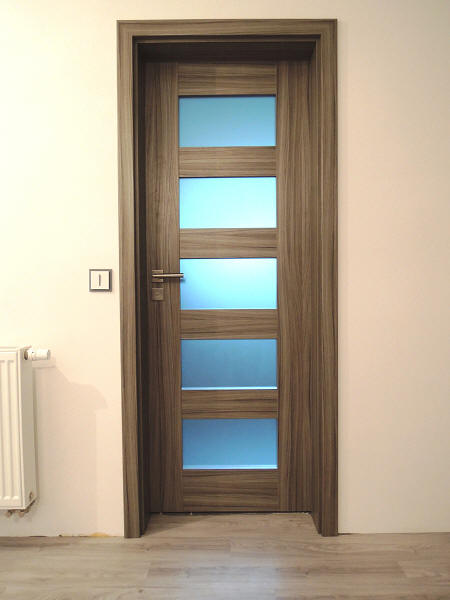 Interiérové dveře a obložková zárubeň, Dveře rámové s celodřevěným rámem R14 atyp, CPL Palisadr, sklo Matelux